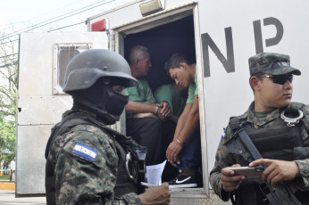 Tegucigalpa.- 50 prisoners were taken to a maximum security prison, to which nearly one hundred dangerous prisoners have already been sent. The prison known as El Pozo, which has been described by the prisoners as a "hell" who are not allowed visits and are totally incommunicado. According to the National Security Force, 80% of the attacks and massacres perpetrated in the Central American country are ordered by gang members who operate from prisons.Miguel Carlos Eladio/CPH/LANA