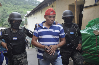 Tegucigalpa.- 50 prisoners were taken to a maximum security prison, to which nearly one hundred dangerous prisoners have already been sent. The prison known as El Pozo, which has been described by the prisoners as a "hell" who are not allowed visits and are totally incommunicado. According to the National Security Force, 80% of the attacks and massacres perpetrated in the Central American country are ordered by gang members who operate from prisons.Miguel Carlos Eladio/CPH/LANA