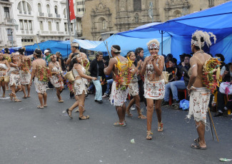 La Paz, Bolivia.- Con alrededor de 60 conjuntos y agrupaciones indígenas provinciales se realizó este lunes 27 el Jisk'a Anata 2017. Jisk'a Anata surgió en 2010 bajo el sello de “Tradición y diversidad en la Fiesta de la Alegría” que cumple 40 años, el lunes de carnaval, al concurso de cofradías y agrupaciones indígenas de diferentes instituciones y escuelas de danza y baile.