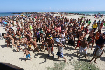 Vargas, Venezuela.- Recorrido por las playas del Litoral de Vargas, uno de los destinos turísticos más importantes para los venezolanos. Limita al norte con el Mar Caribe y al sur con la Cordillera de La Costa. El Litoral es visitado por la mayoría de los caraqueños cada fin de semana y forma parte de la Gran Caracas, tres de sus ciudades (Catia La Mar, La Guaira y Maiquetía) son ciudades dormitorio de Caracas.