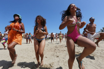 Vargas, Venezuela.- Recorrido por las playas del Litoral de Vargas, uno de los destinos turísticos más importantes para los venezolanos. Limita al norte con el Mar Caribe y al sur con la Cordillera de La Costa. El Litoral es visitado por la mayoría de los caraqueños cada fin de semana y forma parte de la Gran Caracas, tres de sus ciudades (Catia La Mar, La Guaira y Maiquetía) son ciudades dormitorio de Caracas.