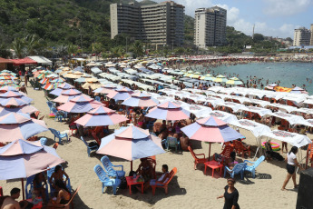 Vargas, Venezuela.- Recorrido por las playas del Litoral de Vargas, uno de los destinos turísticos más importantes para los venezolanos. Limita al norte con el Mar Caribe y al sur con la Cordillera de La Costa. El Litoral es visitado por la mayoría de los caraqueños cada fin de semana y forma parte de la Gran Caracas, tres de sus ciudades (Catia La Mar, La Guaira y Maiquetía) son ciudades dormitorio de Caracas.