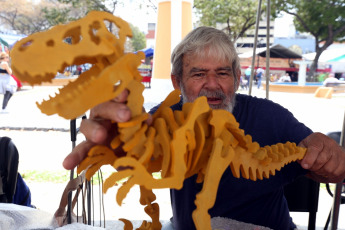 Caracas, Venezuela.- Un grupo de artesanos se reúne en la Plaza El Venezolano para ofrecer su producto y ofrecer diferentes foros en la Semana del Artesano.