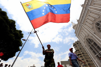 Caracas, Venezuela.- Una movilización se realiza este martes en Caracas en rechazo a los "mecanismos injerencistas promovidos por la Organización de Estados Americanos (OEA)", que según los organizadores "buscan quebrar el orden democrático y constitucional de Venezuela para imponer en el país los intereses de sectores imperialistas en la región".