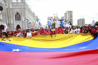 Caracas, Venezuela.- Una movilización se realiza este martes en Caracas en rechazo a los "mecanismos injerencistas promovidos por la Organización de Estados Americanos (OEA)", que según los organizadores "buscan quebrar el orden democrático y constitucional de Venezuela para imponer en el país los intereses de sectores imperialistas en la región".