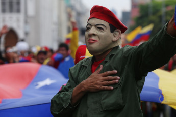 Caracas, Venezuela.- Una movilización se realiza este martes en Caracas en rechazo a los "mecanismos injerencistas promovidos por la Organización de Estados Americanos (OEA)", que según los organizadores "buscan quebrar el orden democrático y constitucional de Venezuela para imponer en el país los intereses de sectores imperialistas en la región".