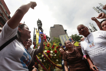 Caracas, Venezuela.- Concentración en conmemoración de los 15 años del intento de golpe de Estado a Hugo Chávez, el encuentro se desarrolló este martes 11 de abril en Puente Llaguno, en Caracas, para conmemorar los 15 años de la masacre donde murieron al menos 19 personas.