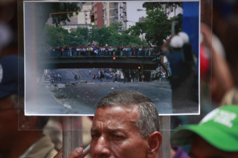 Caracas, Venezuela.- Concentración en conmemoración de los 15 años del intento de golpe de Estado a Hugo Chávez, el encuentro se desarrolló este martes 11 de abril en Puente Llaguno, en Caracas, para conmemorar los 15 años de la masacre donde murieron al menos 19 personas.