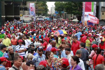 Caracas, Venezuela.- Concentración en conmemoración de los 15 años del intento de golpe de Estado a Hugo Chávez, el encuentro se desarrolló este martes 11 de abril en Puente Llaguno, en Caracas, para conmemorar los 15 años de la masacre donde murieron al menos 19 personas.