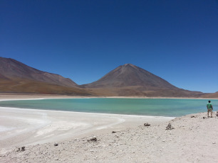 The magnificent Salar de Uyuni with its 10,582 square km (4,085 square miles) is the largest salt flat in the world. It´s located in the department of Potosi in the Southwest of Bolivia, near the crest of the Andes, at a height of 3,650 meters above sea level. Uyuni is about 25 times larger than the Bonneville salt flat in the United States of America. It´s estimated that the Salar de Uyuni contains 10 billion tons of which less than 25,000 tons are extracted annually.