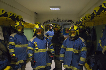 Images of the volunteer firemen of the emblematic neighborhood of Buenos Aires La Boca. The volunteer firemen of Argentina is a grouping of firemen ad honorem that offers service in all the Argentine territory. Its beginning dates back to when an Italian immigrant Tomas Liberti, from the Buenos Aires neighborhood of La Boca, created on June 2, 1884, the first volunteer firefighters in the country, the headquarters was set up in Calle Brandsen in 567, under the motto "want is power " The date quoted is taken as Volunteer Firefighter Day. There are approximately 900 fire brigades in Argentina, a total of 43,000 men and women, and it is divided into 26 federations.