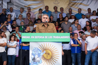 Buenos Aires.- In the photo taken on February 21, 2017, Argentina's teamsters powerful boss, Hugo Moyano supported by members from banks, judicial and teachers unions, plus social, picketers and left wing groupings, together with Kirchner followers marched on downtown Buenos Aires Wednesday evening for a huge rally to protest President Mauricio Macri's economic policies and attempts to reform labor legislation.