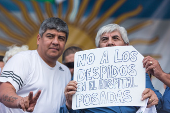 Buenos Aires.- In the photo taken on February 21, 2017, Argentina's teamsters powerful boss, Hugo Moyano supported by members from banks, judicial and teachers unions, plus social, picketers and left wing groupings, together with Kirchner followers marched on downtown Buenos Aires Wednesday evening for a huge rally to protest President Mauricio Macri's economic policies and attempts to reform labor legislation.