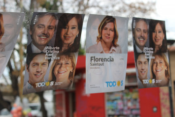 Everything indicates that the next President of Argentina will be among Alberto Fernández, who takes as Vice-Presidential candidate the former President Cristina Fernández de Kirchner, and Mauricio Macri, current President of Argentina, who is on his second term and is accompanied in the Presidential formula by the Peronist Miguel Angel Pichetto. After the Primary on Sunday, August 11, the October election will define the next President, among other positions. The Argentine electoral system establishes that, to be president, the most voted candidate must obtain at least 45% of the votes, or more than 40% with a difference of ten percentage points with the second most voted candidate. If none obtains sufficient votes to consecrate themselves president, they must compete for the Government in a ballot that is disputed on November 24.