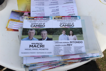 Everything indicates that the next President of Argentina will be among Alberto Fernández, who takes as Vice-Presidential candidate the former President Cristina Fernández de Kirchner, and Mauricio Macri, current President of Argentina, who is on his second term and is accompanied in the Presidential formula by the Peronist Miguel Angel Pichetto. After the Primary on Sunday, August 11, the October election will define the next President, among other positions. The Argentine electoral system establishes that, to be president, the most voted candidate must obtain at least 45% of the votes, or more than 40% with a difference of ten percentage points with the second most voted candidate. If none obtains sufficient votes to consecrate themselves president, they must compete for the Government in a ballot that is disputed on November 24.