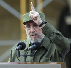 On August 13, 1926, near Birán, Mayarí, Cuba, Fidel Alejandro Castro Ruz was born. From a young age Fidel showed a great interest in history and military affairs. Due to his exceptional intelligence, his parents decided to send him to Santiago de Cuba, at the age of six, along with his sister, Angelita. In Santiago and then in Havana, Castro completed his studies until he graduated in Law in 1950. From then on, he became involved in different political communities. After denouncing dictator Fulgencio Batista before an Emergency Court and receiving a contrary decision, Castro understood that armed struggle was the only way to achieve a change in the system of government. He participated in a failed rebellion against the dictator, so he was arrested in 1953. Twenty-two months later, he was released and went into exile in Mexico, where he began making plans to overthrow Batista. Fidel Castro returned to Cuba in 1957, in a boat with a small group of 82 rebels, among them the Argentine Ernesto Che Guevara. After a guerrilla war in the rural areas of the island, the fight spread to the city. On January 1, 1959, the victory of the revolutionaries was proclaimed. Castro took power, starting a period characterized by his socialist policy. As prime minister, he began producing large-scale reforms. He ended the US dominance over the island and, in 1961, managed to stop the invasion of exiles supported by the United States in Playa Girón. Fidel Castro transformed Cuba into the first communist country in the Western Hemisphere and allied with the Soviet Union. The country became an enemy of the United States and lived moments of great tension during the Cold War.