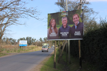 Everything indicates that the next President of Argentina will be among Alberto Fernández, who takes as Vice-Presidential candidate the former President Cristina Fernández de Kirchner, and Mauricio Macri, current President of Argentina, who is on his second term and is accompanied in the Presidential formula by the Peronist Miguel Angel Pichetto. After the Primary on Sunday, August 11, the October election will define the next President, among other positions. The Argentine electoral system establishes that, to be president, the most voted candidate must obtain at least 45% of the votes, or more than 40% with a difference of ten percentage points with the second most voted candidate. If none obtains sufficient votes to consecrate themselves president, they must compete for the Government in a ballot that is disputed on November 24.