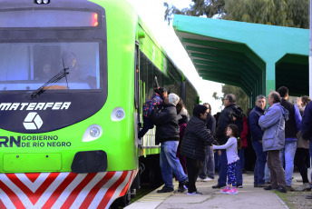 El Tren Patagónico comienza a salir desde la estación de Carmen de Patagones, que agrega una nueva experiencia, el cruce del Río Negro a través del antiguo puente ferrocarretero, al viaje de más de 800 km hasta San Carlos de Bariloche. El antiguo puente ferrocarretero sobre el río Negro fue inaugurado en 1931. En su momento la construcción del puente mixto (ferroviario y carretero) fue considerada como una de las obras de ingeniería más importantes de la Patagonia.  Su característica más notoria es que de sus cuatro tramos asentados sobre pilares, uno es basculante. El tramo, de 52 metros, podía levantarse para permitir el paso de barcos que hasta la década de 1940 llegaban al puerto de Patagones. Con el nuevo recorrido, el servicio ferroviario rionegrino no sólo busca afianzar la integración de ambas ciudades, sino que también suma un nuevo atractivo turístico para la región.