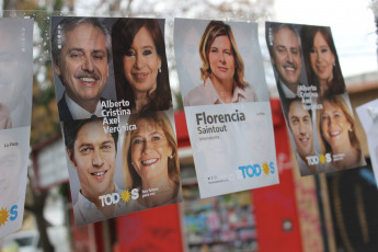 Everything indicates that the next President of Argentina will be among Alberto Fernández, who takes as Vice-Presidential candidate the former President Cristina Fernández de Kirchner, and Mauricio Macri, current President of Argentina, who is on his second term and is accompanied in the Presidential formula by the Peronist Miguel Angel Pichetto. After the Primary on Sunday, August 11, the October election will define the next President, among other positions. The Argentine electoral system establishes that, to be president, the most voted candidate must obtain at least 45% of the votes, or more than 40% with a difference of ten percentage points with the second most voted candidate. If none obtains sufficient votes to consecrate themselves president, they must compete for the Government in a ballot that is disputed on November 24.