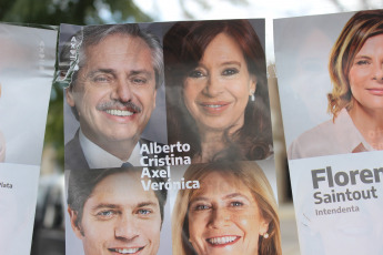 Todo indica que el próximo Presidente de la Argentina estará entre Alberto Fernández, quien lleva como candidata a la Vicepresidencia a la ex Presidenta Cristina Fernández de Kirchner, y Mauricio Macri, actual Presidente de Argentina, que va por su segundo mandato y es acompañado en la formula presidencial por el peronista Miguel Angel Pichetto. Luego de las Primarias del domingo 11 de agosto, la elección de octubre definirá al próximo Presidente, entre otros cargos. El sistema electoral argentino establece que, para ser presidente, el candidato más votado debe obtener al menos el 45