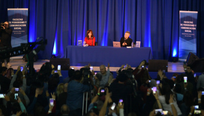 La Plata.- In the photo, the candidate for vice president for the Front of All, Cristina Fernández de Kirchner, said on August 31 that "she knew" that her space was going to win, but "she did not imagine so much difference", by exposing at the Faculty of Journalism of the National University of La Plata, where he presented his book, ¨Sincerely¨.