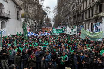 Buenos Aires, Argentina.- In the photo, state unions stop today, Tuesday, September 10, 2019 throughout Argentina and march in the center of the city of Buenos Aires in demand of the reopening of peers and the reinstatement of dismissed employees. There could be delays and cancellations on flights from all airports in the country. The strike began at 0 on Tuesday while concentrations started at 10. Perhaps the most numerous takes place at the corner of Esmeralda and Diagonal Norte. From there all the unions will march towards the Ministry of Finance and the Ministry of Modernization.