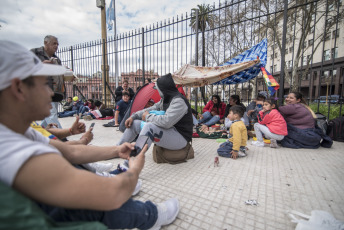 Buenos Aires.- Social organizations are concentrated in the Plaza de Mayo, in front of the Casa Rosada, headquarters of the Argentine Executive Power, in claim of "salary increases and creation of new jobs" and coincides with the camp that other organizations have planned for the "food emergency" in front of the Ministry of Social Development, today, September 11, 2019. The concentration in Plaza de Mayo coincides with the announcement of the main Argentine trade union center the CGT about a negotiation with the Government for a bonus of $ 5,000 for workers.