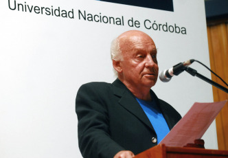 3098/5000 Córdoba, Argentina .- In the archive photo of October 15, 2008 The National University of Córdoba presents the title of Doctor Honoris Causa to the renowned Uruguayan writer Eduardo Galeano