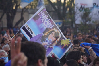 La Plata, Buenos Aires.- The candidate for vice president of Argentina for the Front of All, Cristina Fernández de Kirchner, presented yesterday, August 31, 2019 at the Faculty of Journalism of the National University of La Plata her book "Sincermente". The followers of their space, especially young people, approached early with all kinds of "merchandising" typical of the "Peronist liturgy." T-shirts, hats, pins and flags were sold in the vicinity of the Faculty of Journalism, from where it was dean until a few months ago who now has high chances of being the next mayor of the city of La Plata, the Capital of the province of Buenos Aires, Florencia Saintout, who accompanied her in her presentation, along with the provincial governor candidate Axel Kicillof.