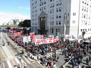 Buenos Aires.- In the images taken with drone today, September 4, 2019, demonstrators members of social organizations mobilize in demand of the sanction of the emergency food law in the vicinity of the Ministry of Social Development of the Nation, on Avenue 9 July, the main artery of the Argentine capital. On the facade of the building there is an image of Eva Duarte de Perón, popularly known as "Evita" and "the standard bearer of the humble."