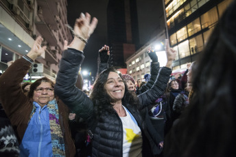 Buenos Aires, Argentina.- In the images thousands of people gathered on the cold night of Friday, September 6, 2019 in different parts of Buenos Aires to make a "flashmob" against the government of President Mauricio Macri, and in particular the Head of Government of the Autonomous City of Buenos Aires, Horacio Rodríguez Larreta, the only politician in the circle closest to Macri who won in his district in the last Argentine primary elections on August 11. The "flashmob" or "lightning crowd" is an organized action in which a large group of people suddenly meet in a public place, do something unusual and then quickly disperse. In this case, the action consists of singing a cumbia that went viral that proposes not to vote for the current Head of Government of Buenos Aires Horacio Rodríguez Larreta and that says in his chorus "Macri already was, Vidal was already, if you want, Larreta too" , urging not to vote for the official candidate.