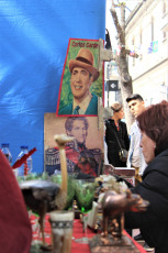 Buenos Aires, Argentina.- In the images taken on Sunday, September 8, 2019, every Sunday the San Telmo neighborhood, south of Buenos Aires, receives thousands of visitors that flood its streets to live a different experience in the City of Buenos Aires. That day the traditional San Pedro Telmo Fair is held in the Plaza Dorrego, the heart of the neighborhood. More than 250 street stalls exhibit various old objects ranging from furniture, paintings, light fixtures, vases, collectible toys, books and magazines, posters, dresses and shoes, watches, ornaments of all kinds, statues, coins, old photos, Silverware, jewelry up to multicolored siphons.