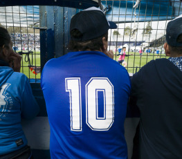 La Plata, Argentina.- In the images taken today, Sunday, September 8, 2019, the supporters of the club that the former captain of the Argentine soccer team Diego Armando Maradona, Gimnasia y Esgrima La Plata, who filled their stadium to receive, began to lead to the idol in La Plata, the capital of the province of Buenos Aires, south of the Capital of Argentina. From early on, the supporters began to arrive at the stadium, in the area of the La Plata forest, in what was the first training of the first division team of the club led by Maradona behind open doors, which fights the descent and the latter in the table of positions of the championship of first division of Argentine soccer.