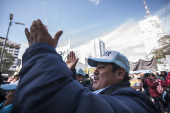 Buenos Aires.- In the images taken today, September 4, 2019, protesters members of social organizations demand for the sanction of the emergency food law in front of the Ministry of Social Development of the Nation, on the avenue July 9, the main artery of The Argentine capital Later, some leaders of the groups will meet with opposition deputies, with the purpose of unifying the different bills on food emergency that exist in Congress. According to the social leaders, the call was made to deputies of all the blocks, including the ruling party.