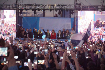 La Plata.- In the photo, the candidate for vice president for the Front of All, Cristina Fernández de Kirchner, said on August 31 that "she knew" that her space was going to win, but "she did not imagine so much difference", by exposing at the Faculty of Journalism of the National University of La Plata, where he presented his book, ¨Sincerely¨.