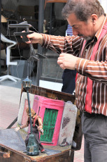 Buenos Aires, Argentina.- In the images taken on Sunday, September 8, 2019 on the way to the fair and taking advantage of the large tourist influx, an infinity of street artists is installed, where tango singers and bandoneonists predominate, and all kinds of performance .