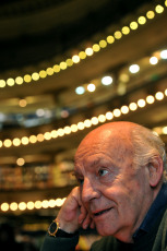 Buenos Aires.- In the archive photo of April 23, 2012, the Uruguayan writer Eduardo Galeano in a photo session at the El Ateneó bookstore during a visit in Buenos Aires to present his book "The children of the days".