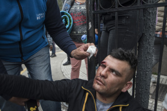 Buenos Aires.- Social organizations were preparing to deploy a camp in front of the Ministry of Social Development when the Police fired gas to disperse today, September 11, 2019 on Avenida 9 de Julio, in the Argentine capital. The protest day had begun earlier. Thousands of members of social organizations had begun to reach the Buenos Aires center and had installed popular pots in various corners to claim food items for community canteens, a 50 percent increase in social programs, and the opening to incorporate new beneficiaries. The extensive police operation had been installed to the Constitution area, where dozens of agents cut lanes on 9 de Julio Avenue and parallel streets to prevent protesters from climbing the highway, as happened in previous protests.