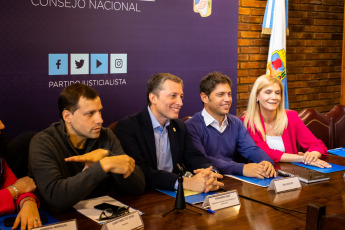 Buenos Aires, Argentina.- El candidato a Gobernador de la provincia de Buenos Aires, Axel Kicillof, del Frente de Todos participó hoy 11 de septiembre de 2019 de la reunión de Consejo Nacional del Partido Justicialista (PJ Peronista) de la provincia de Buenos Aires. En la foto Axel Kicillof (segundo de la derecha) junto a Verónica Magario intendenta de la Matanza (primero derecha), el intendente de Esteban Echeverría Fernado Grey (segundo de la izquierda) y el intendente del Partido de la costa Juan Pablo de Jesús (primero de la izquierda)