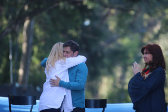 LA PLATA, ARGENTINA.- El candidato a gobernador de la Provincia de Buenos Aires por el Frente de Todos, Axel Kicillof (SEGUNDO DE LA IZQUIERDA), realizó hoy miércoles 23 de octubre de 2019 el cierre de su campaña en La Plata, capital de la provincia de Buenos Aires. Estuvo acompañado por la candidata a vicepresidenta, la senadora Cristina Fernández (TERCERA DE LA IZQUIERDA)). También participaron del cierre de campaña la candidata a vicegobernadora y actual intendenta de La Matanza, Verónica Magario (PRIMERA DE LA IZQUIERDA); y la postulante a intendenta de La Plata, Florencia Saintout (PRIMERA DE LA DERECHA).