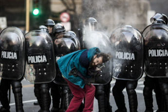 BUENOS AIRES, ARGENTINA.- In the photos taken today Monday, October 21, 2019 in Buenos Aires, during an act of leftist political organizations and human rights organizations, which ended with clashes with the police and several journalists attacked, after a group of protesters, denounced by organizations as 'infiltrators of the police' departed from the protest and began to destroy and attack journalists.