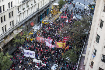 BUENOS AIRES, ARGENTINA.- In the photos taken today Monday, October 21, 2019 in Buenos Aires, during an act of leftist political organizations and human rights organizations, which ended with clashes with the police and several journalists attacked, after a group of protesters, denounced by organizations as 'infiltrators of the police' departed from the protest and began to destroy and attack journalists.