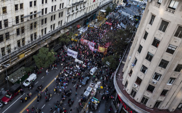 BUENOS AIRES, ARGENTINA.- In the photos taken today Monday, October 21, 2019 in Buenos Aires, during an act of leftist political organizations and human rights organizations, which ended with clashes with the police and several journalists attacked, after a group of protesters, denounced by organizations as 'infiltrators of the police' departed from the protest and began to destroy and attack journalists.