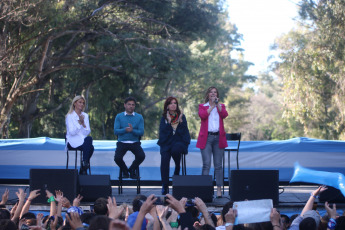 LA PLATA, ARGENTINA.- El candidato a gobernador de la Provincia de Buenos Aires por el Frente de Todos, Axel Kicillof (SEGUNDO DE LA IZQUIERDA), realizó hoy miércoles 23 de octubre de 2019 el cierre de su campaña en La Plata, capital de la provincia de Buenos Aires. Estuvo acompañado por la candidata a vicepresidenta, la senadora Cristina Fernández (TERCERA DE LA IZQUIERDA)). También participaron del cierre de campaña la candidata a vicegobernadora y actual intendenta de La Matanza, Verónica Magario (PRIMERA DE LA IZQUIERDA); y la postulante a intendenta de La Plata, Florencia Saintout (PRIMERA DE LA DERECHA).