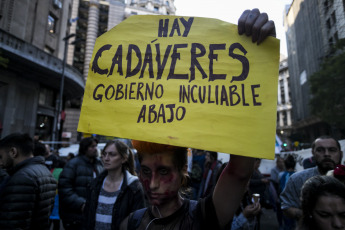 BUENOS AIRES, ARGENTINA.- In the photos taken today Monday, October 21, 2019 in Buenos Aires, during an act of leftist political organizations and human rights organizations, which ended with clashes with the police and several journalists attacked, after a group of protesters, denounced by organizations as 'infiltrators of the police' departed from the protest and began to destroy and attack journalists.