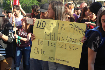 CÓRDOBA, ARGENTINA.- In the photo taken today Tuesday, October 22, 2019 young people of Chilean nationality, mostly living in the university city of Córdoba where they study different careers, due to the high costs of the University in Chile, while In Argentina the University is public and free. The youths demonstrated in the city center against Chilean President Sebastian Piñera.