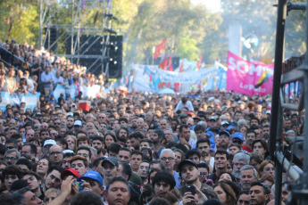 LA PLATA, ARGENTINA.- El candidato a gobernador de la Provincia de Buenos Aires por el Frente de Todos, Axel Kicillof (SEGUNDO DE LA IZQUIERDA), realizó hoy miércoles 23 de octubre de 2019 el cierre de su campaña en La Plata, capital de la provincia de Buenos Aires. Estuvo acompañado por la candidata a vicepresidenta, la senadora Cristina Fernández (TERCERA DE LA IZQUIERDA)). También participaron del cierre de campaña la candidata a vicegobernadora y actual intendenta de La Matanza, Verónica Magario (PRIMERA DE LA IZQUIERDA); y la postulante a intendenta de La Plata, Florencia Saintout (PRIMERA DE LA DERECHA).