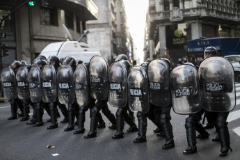 BUENOS AIRES, ARGENTINA.- In the photos taken today Monday, October 21, 2019 in Buenos Aires, during an act of leftist political organizations and human rights organizations, which ended with clashes with the police and several journalists attacked, after a group of protesters, denounced by organizations as 'infiltrators of the police' departed from the protest and began to destroy and attack journalists.