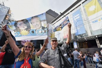 BUENOS AIRES, ARGENTINA.- In the photo taken on October 27, 2019, people participated in the celebrations of the triumph of Alberto Fernández as the new President of Argentina. The new president-elect spoke from the bunker of the Frente de Todos in Chacarita. He confirmed that tomorrow he will meet Mauricio Macri and said that "the only thing that matters is that the Argentines stop suffering." He called to "build the egalitarian and solidarity Argentina that we dream".