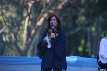 LA PLATA, ARGENTINA.- El candidato a gobernador de la Provincia de Buenos Aires por el Frente de Todos, Axel Kicillof (SEGUNDO DE LA IZQUIERDA), realizó hoy miércoles 23 de octubre de 2019 el cierre de su campaña en La Plata, capital de la provincia de Buenos Aires. Estuvo acompañado por la candidata a vicepresidenta, la senadora Cristina Fernández (TERCERA DE LA IZQUIERDA)). También participaron del cierre de campaña la candidata a vicegobernadora y actual intendenta de La Matanza, Verónica Magario (PRIMERA DE LA IZQUIERDA); y la postulante a intendenta de La Plata, Florencia Saintout (PRIMERA DE LA DERECHA).